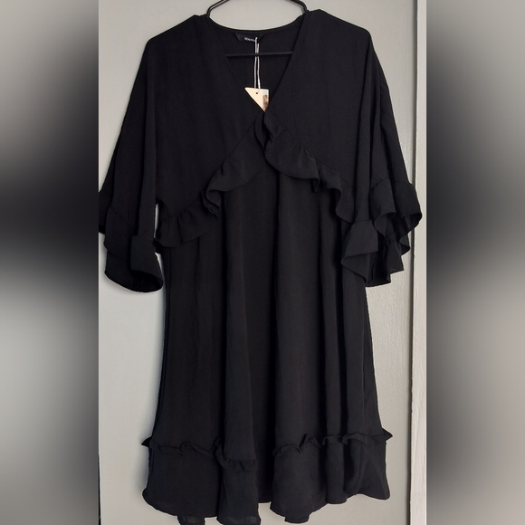 Dokotoo Dresses & Skirts - Black Flutter Sleeve V-Neck Midi Dress